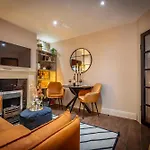 Escape Sleeps 6 度假居 沃特福德