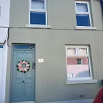 度假居 Escape Sleeps 6 *