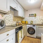 Escape Sleeps 6 度假居