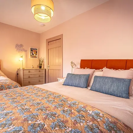 Escape Sleeps 6 Waterford