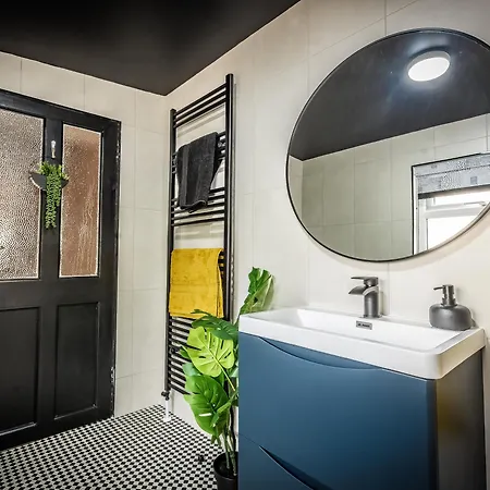 Escape Sleeps 6 *