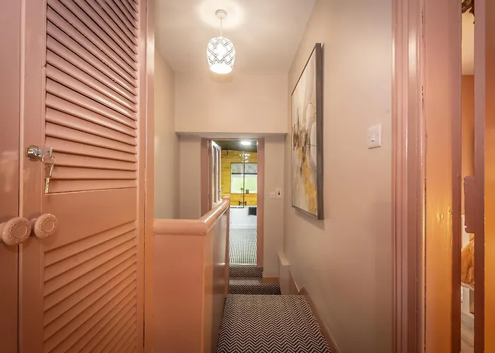 Feriehus Escape Sleeps 6 *